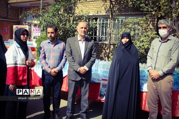 نواختن زنگ همبستگی و مقاومت و برگزاری پویش طوفان آب در دبیرستان حضرت معصومه منطقه ۶