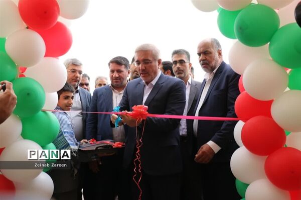 حضور معاون رئیس جمهوری در افتتاح مدرسه خیری طیبه صادقی شهرستان مهریز