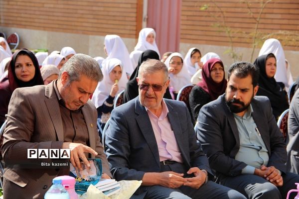 برگزاری مراسم بزرگداشت پیوند اولیا و مربیان در دبستان حضرت معصومه(س) ناحیه‌یک شهرری