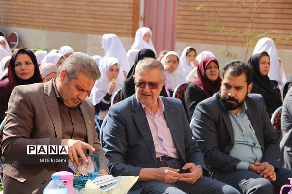 برگزاری مراسم بزرگداشت پیوند اولیا و مربیان در دبستان حضرت معصومه(س) ناحیه‌یک شهرری