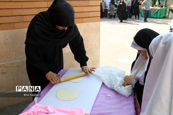 برگزاری مراسم بزرگداشت پیوند اولیا و مربیان در دبستان حضرت معصومه(س) ناحیه‌یک شهرری