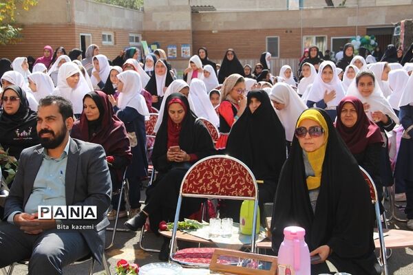 برگزاری مراسم بزرگداشت پیوند اولیا و مربیان در دبستان حضرت معصومه(س) ناحیه‌یک شهرری