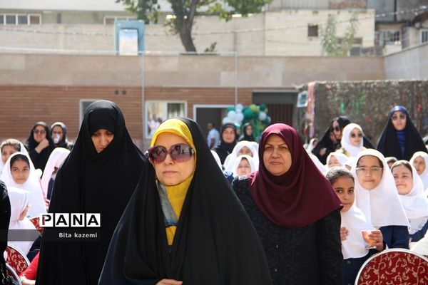 برگزاری مراسم بزرگداشت پیوند اولیا و مربیان در دبستان حضرت معصومه(س) ناحیه‌یک شهرری