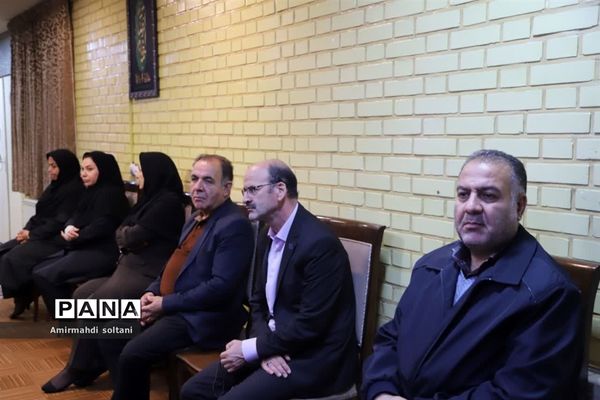 دیدار کارکنان بیمه سلامت با امام جمعه تبریز