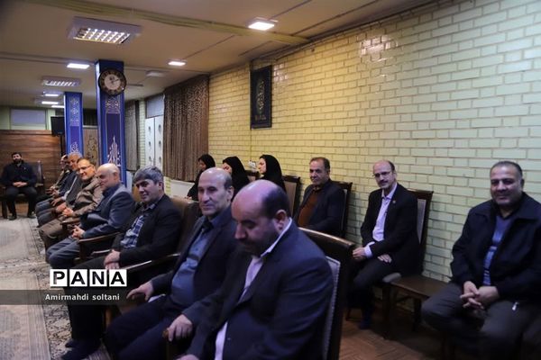 دیدار کارکنان بیمه سلامت با امام جمعه تبریز