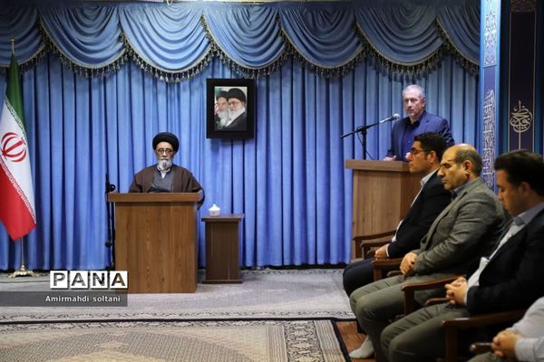 دیدار کارکنان بیمه سلامت با امام جمعه تبریز