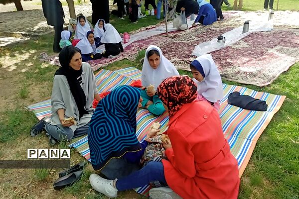پیاده‌روی بزرگ دانش‌آموزی در شهر سورمق