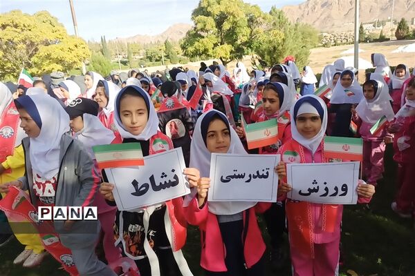 پیاده‌روی بزرگ دانش‌آموزی در شهر سورمق