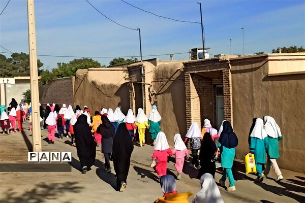پیاده‌روی بزرگ دانش‌آموزی در شهر سورمق