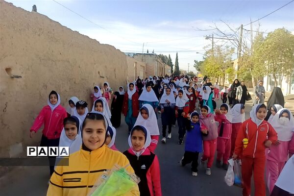 پیاده‌روی بزرگ دانش‌آموزی در شهر سورمق