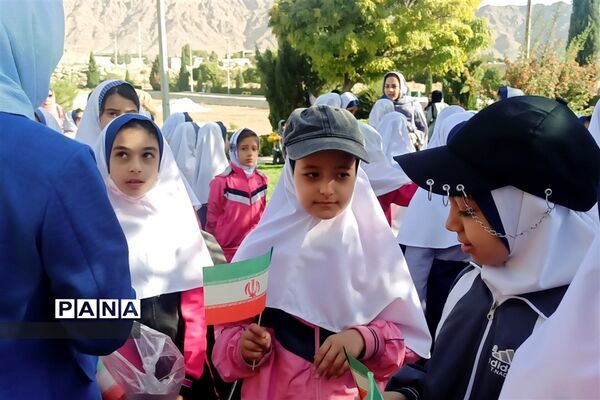 پیاده‌روی بزرگ دانش‌آموزی در شهر سورمق
