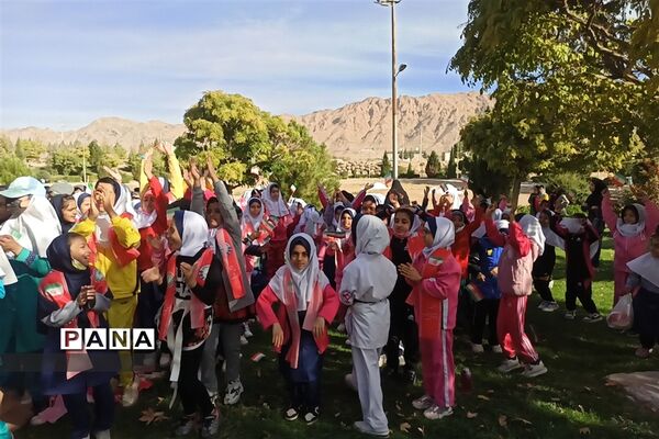 پیاده‌روی بزرگ دانش‌آموزی در شهر سورمق