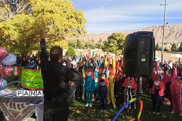 پیاده‌روی بزرگ دانش‌آموزی در شهر سورمق