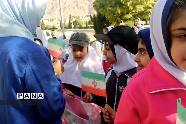 پیاده‌روی بزرگ دانش‌آموزی در شهر سورمق