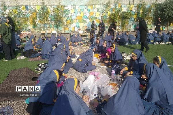 جشنواره غذا در دبستان شهید سجادیان رودهن
