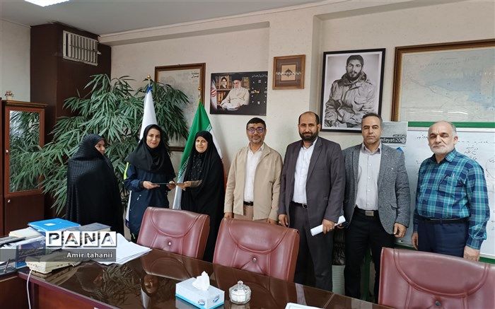 تقدیر مدیر آموزش و پرورش منطقه ۱۸ تهران از بانوی کوهنورد منطقه