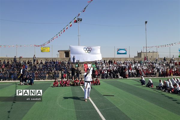 آیین افتتاحیه مسابقات ورزشی دانش‌آموزان شهرستان کلات(یادواره شهدای شهر چنار)طرح امیدستان۱۰۰