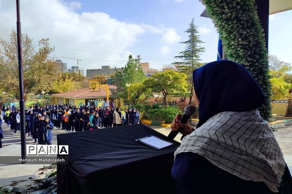 برگزاری مراسم حمایت از مردم مظلوم فلسطین در دبیرستان آرمینه مصلی نژاد ناحیه ۶ مشهد