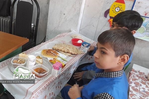 برگزاری جشنواره صبحانه سالم در دبستان شهید بهشتی یک قیامدشت