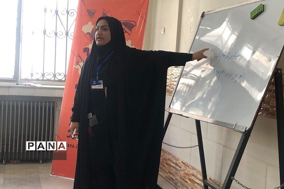 اولین جلسه آموزشی طرح هر مدرسه یک خبرنگار در ناحیه 2 شهرری