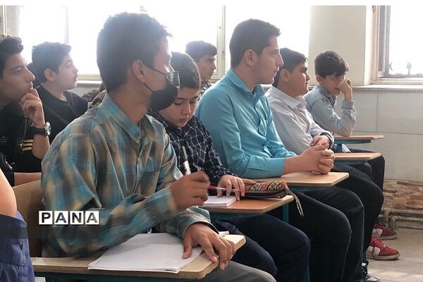 اولین جلسه آموزشی طرح هر مدرسه یک خبرنگار در ناحیه 2 شهرری