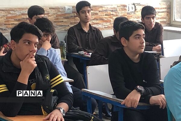 اولین جلسه آموزشی طرح هر مدرسه یک خبرنگار در ناحیه 2 شهرری
