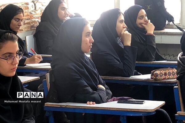 برگزاری اولین جلسه آموزشی خبرنویسی ویژه دانش‌آموزان خبرنگار دختر در ناحیه 2 ری