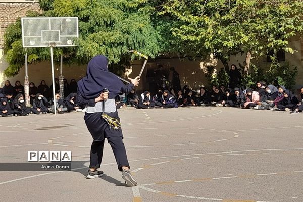 بزرگداشت هفته تربیت بدنی در دبیرستان حضرت زینب