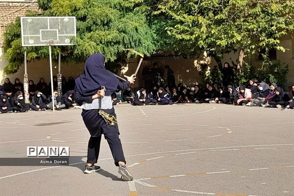 بزرگداشت هفته تربیت بدنی در دبیرستان حضرت زینب