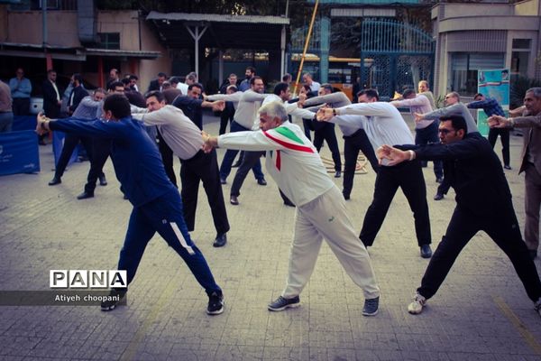 آئین گرامیداشت هفته تربیت‌بدنی با برگزاری ورزش صبح‌گاهی در اداره‌کل آموزش و پرورش شهر تهران