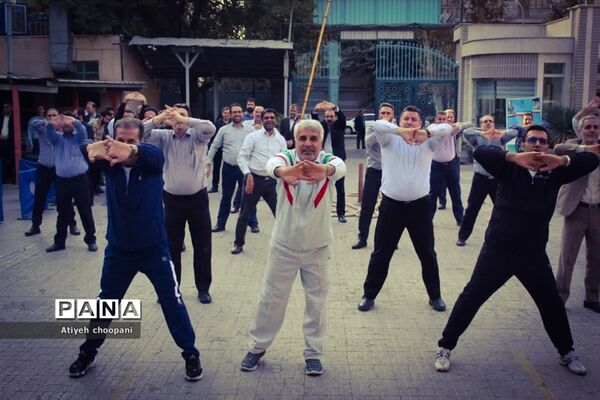 آئین گرامیداشت هفته تربیت‌بدنی با برگزاری ورزش صبح‌گاهی در اداره‌کل آموزش و پرورش شهر تهران