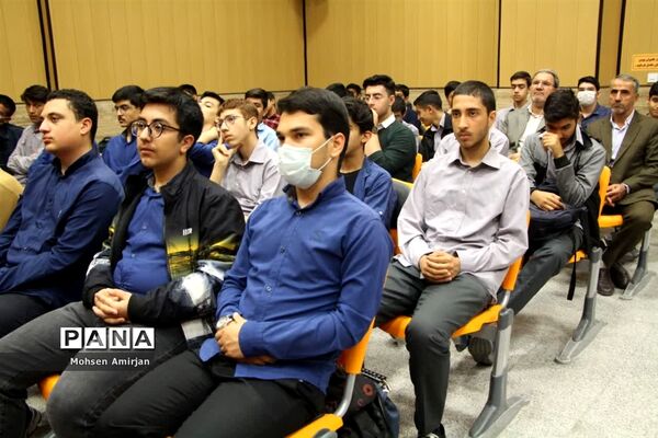 آیین بزرگداشت هفته پیوند اولیا و مربیان در سمنان