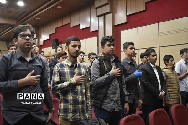 تجلیل  از دانش‌آموزان برتر شهرستان‌پردیس در چهل و یکمین جشنواره فرهنگی هنری فردا در اردوگاه شهید منتظری شهریار