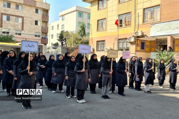 افتتاحیه مسابقات ورزشی در دبیرستان فرهنگ ۱۳