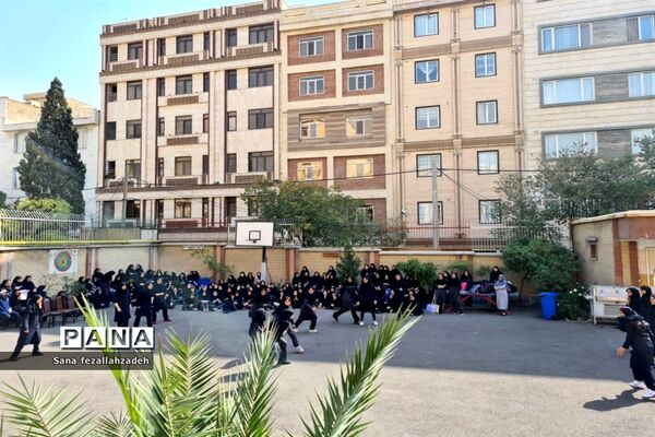 افتتاحیه مسابقات ورزشی در دبیرستان فرهنگ ۱۳