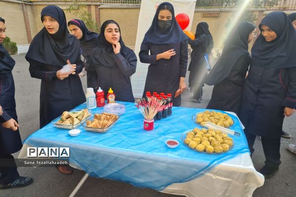 برگزاری جشنواره مدیریت هزینه درآمد در دبیرستان فرهنگ ۱۳