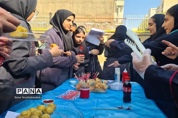 برگزاری جشنواره مدیریت هزینه درآمد در دبیرستان فرهنگ ۱۳