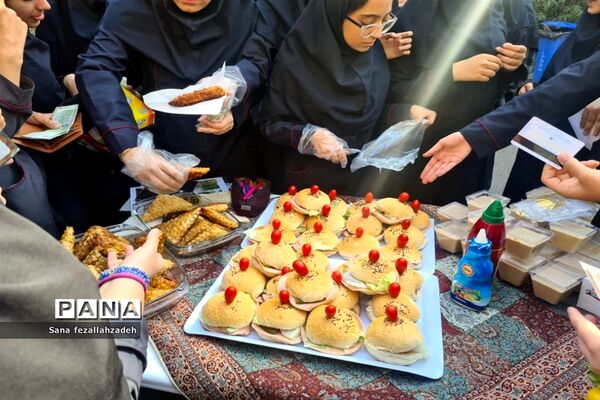 برگزاری جشنواره مدیریت هزینه درآمد در دبیرستان فرهنگ ۱۳