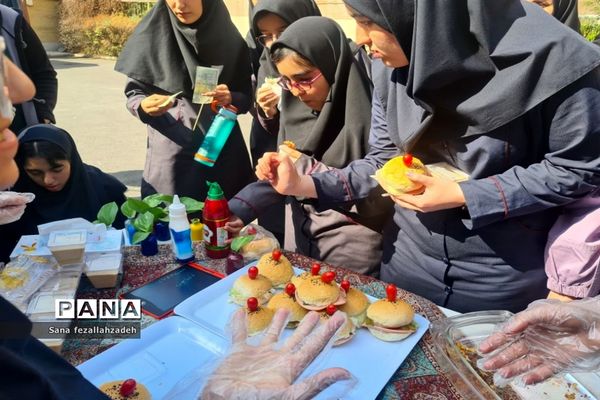 برگزاری جشنواره مدیریت هزینه درآمد در دبیرستان فرهنگ ۱۳