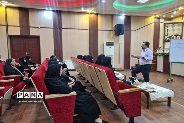 برگزاری دوره آموزشی مربیگری سرود دانش‌آموزی در منطقه ۱۳