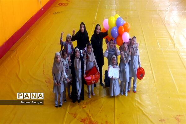 بزرگداشت هفته تربیت‌بدنی در دبستان شکوفه