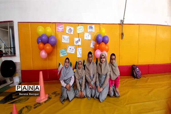 بزرگداشت هفته تربیت‌بدنی در دبستان شکوفه