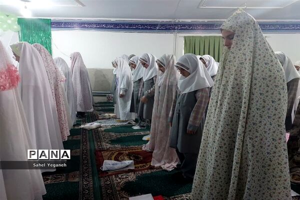 آموزش و برگزاری نماز جماعت درآموزشگاه الله‌اکبر اسلامشهر