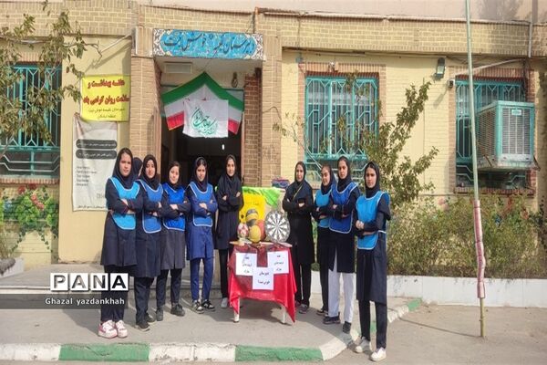 مسابقات طناب کشی در دبیرستان نفیسه خوشنیت یک