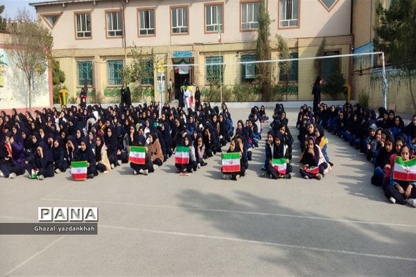 مسابقات طناب کشی در دبیرستان نفیسه خوشنیت یک