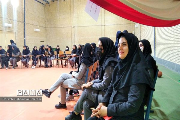 هفته تربیت بدنی در دبیرستان فرزانگان زاهدان