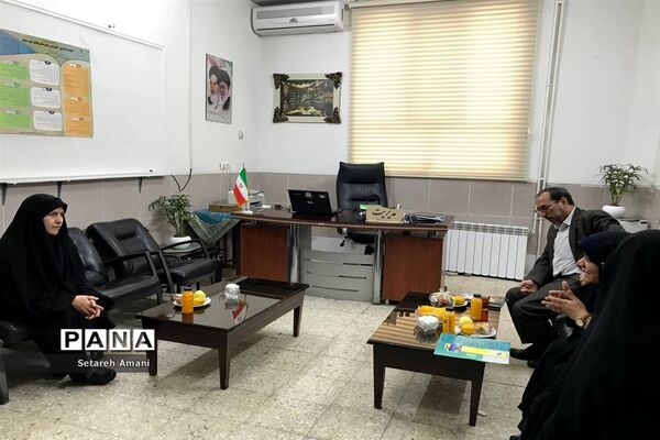 بازدید معاون پرورشی و تربیت‌بدنی  اداره ناحیه ۳ مشهد از دبیرستان شاهد ارض اقدس