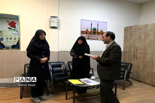 بازدید معاون پرورشی و تربیت‌بدنی  اداره ناحیه ۳ مشهد از دبیرستان شاهد ارض اقدس