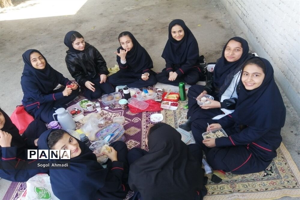 اردوی درون‌ مدرسه‌ای با موضوع سفره سلامت در مدارس شهریار