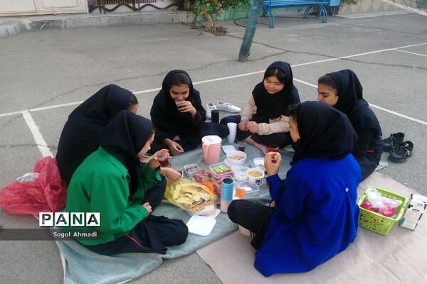 اردوی درون‌ مدرسه‌ای با موضوع سفره سلامت در مدارس شهریار